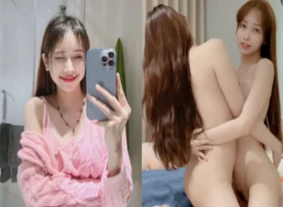 Cặp bạn thân gồm Lâm Thái Vy móc bím trên nền tảng phát trực tiếp