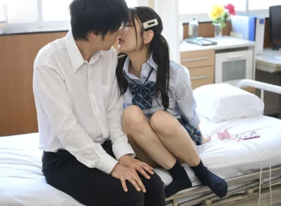 Nam sinh yếu đuối bị khoa khôi địt giữa lớp