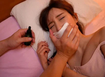 Gã trai chuốc thuốc mê cô em họ xinh đẹp và thực hiện hành vi quan hệ